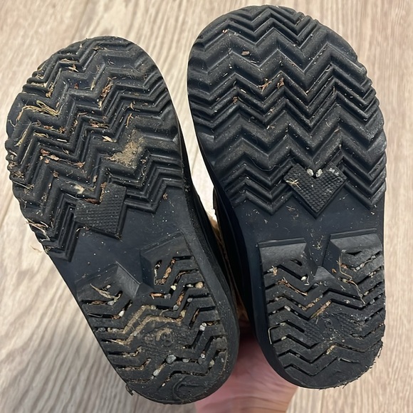 Joe Fresh Kids winter/snow boots size 8 - Picture 3 of 3